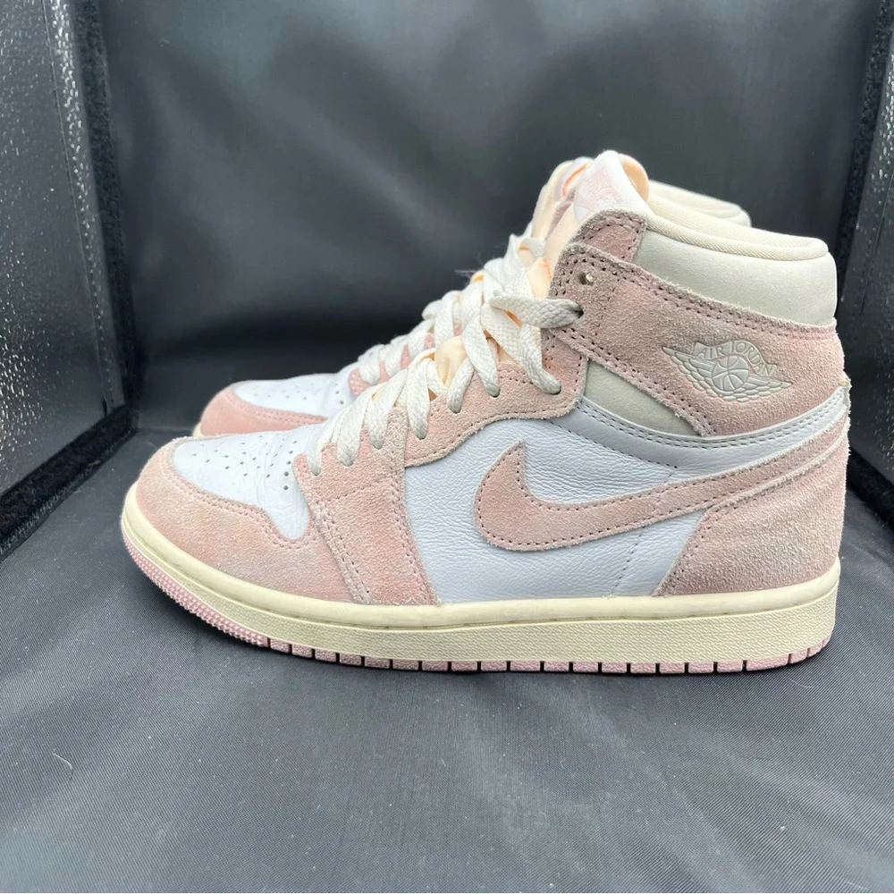 Nike Air Jordan 1 Retro High OG in the "Washed Pink" pre-yellowed midsole 5.5 - Picture 1 of 16